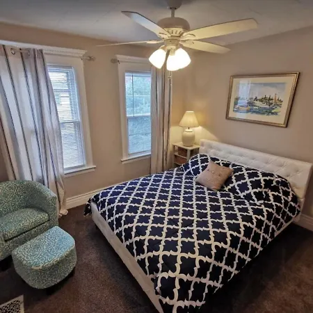 Prime Location! 4 Bedroom House Located Right Next To The Casino And The Falls Niagara Falls Exterior photo