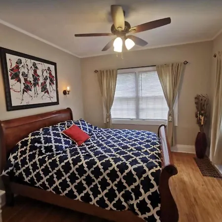 Prime Location! 4 Bedroom House Located Right Next To The Casino And The Falls Niagara Falls Exterior photo