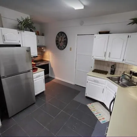 Prime Location! 4 Bedroom House Located Right Next To The Casino And The Falls Niagara Falls Exterior photo