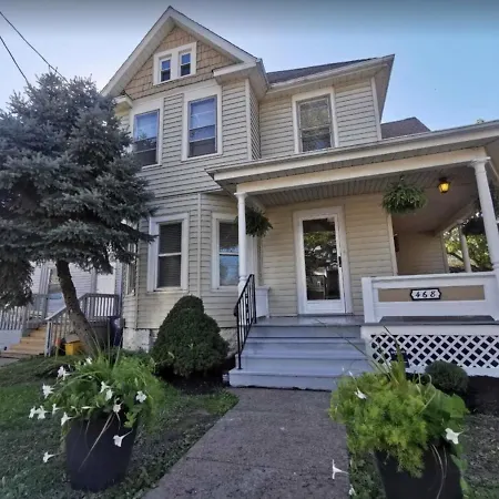 Prime Location! 4 Bedroom House Located Right Next To The Casino And The Falls Niagara Falls Exterior photo