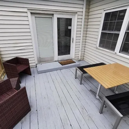 Prime Location! 4 Bedroom House Located Right Next To The Casino And The Falls Niagara Falls Exterior photo