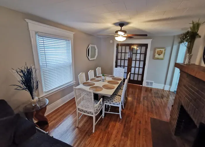 Prime Location! 4 Bedroom House Located Right Next To The Casino And The Falls