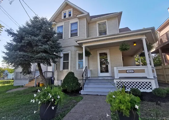 Prime Location! 4 Bedroom House Located Right Next To The Casino And The Falls