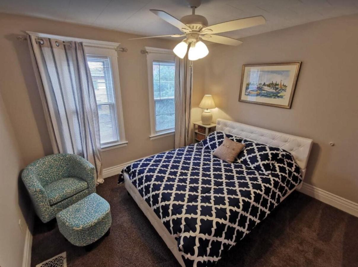 Prime Location! 4 Bedroom House Located Right Next To The Casino And The Falls *